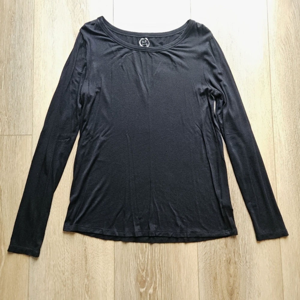 Like New Maurices 24/7 Soft Comfortable Black Long Sleeve Tee Shirt Crew Neck